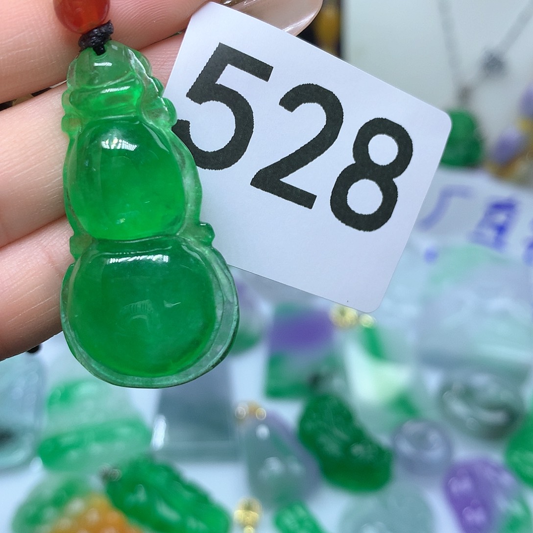 翡翠吊坠(赠链)未镶嵌