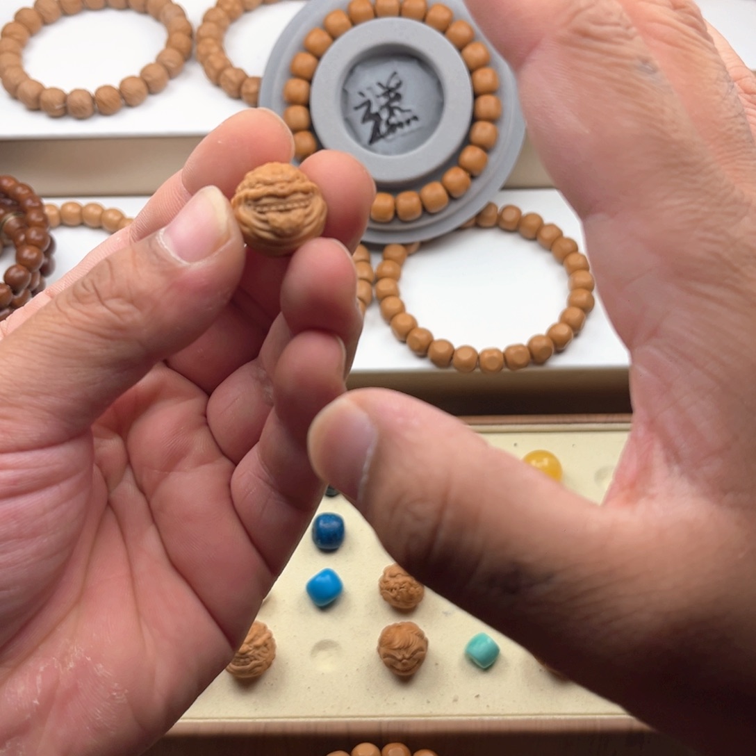 猴头核桃吊坠舔僧