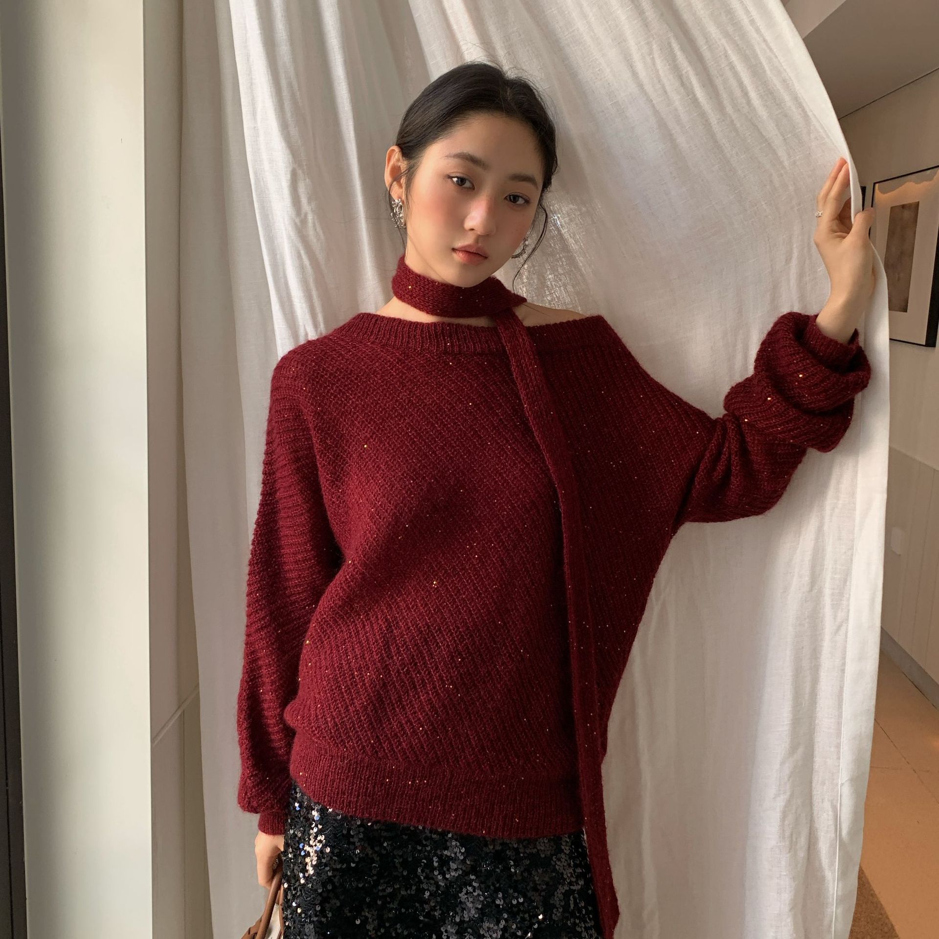 广州十三行25秋慵懒宽松美利奴软糯斜领露肩上衣女F6767