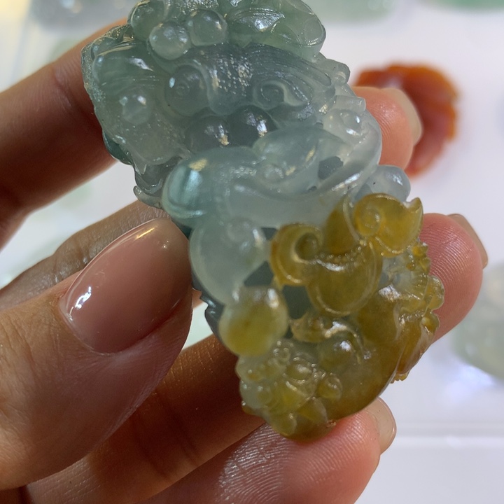 翡翠颈饰未镶嵌天然翡翠