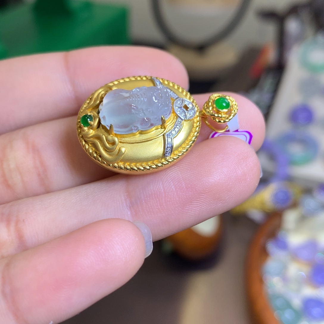 翡翠颈饰18K金镶嵌翡翠