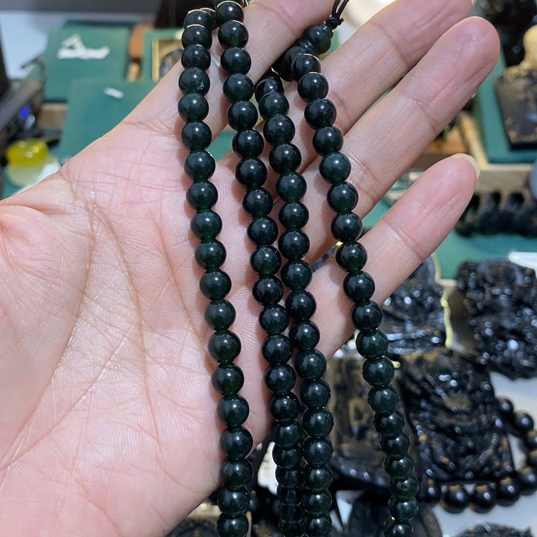 蛇纹石玉颈饰未镶嵌安****）