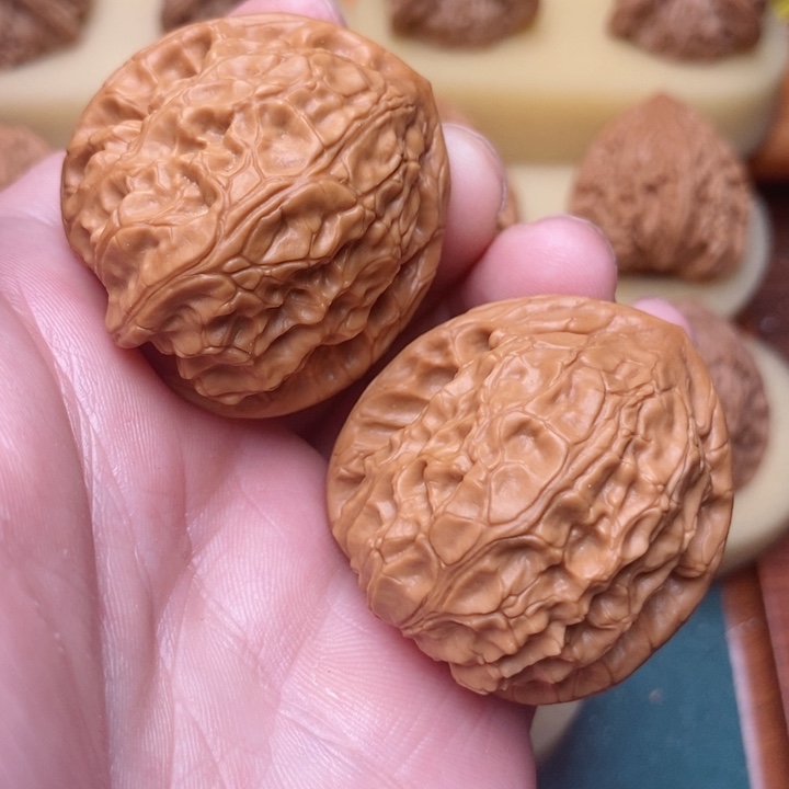 文玩核桃把件39蟒皮纹穿山甲