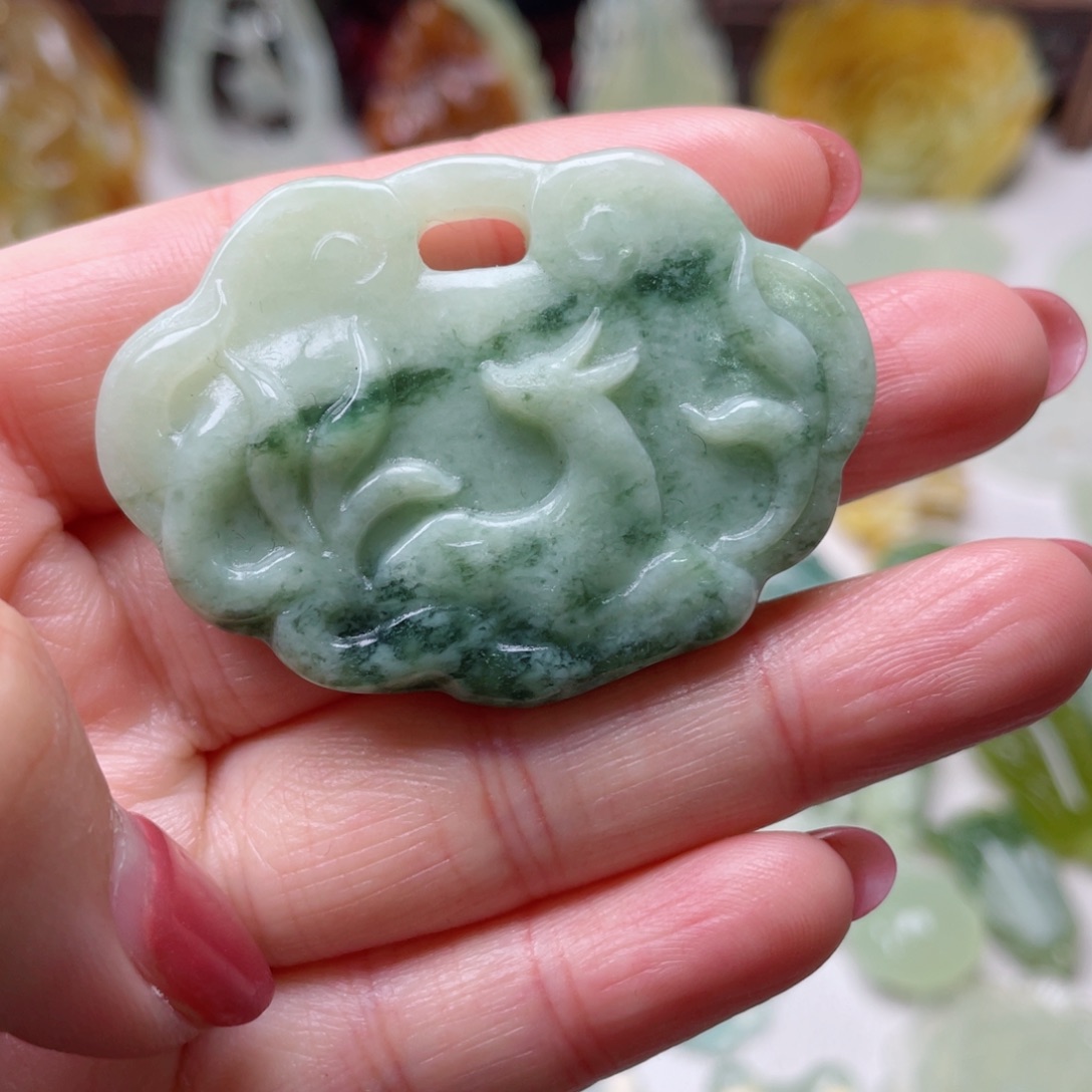 蛇纹石玉颈饰未镶嵌