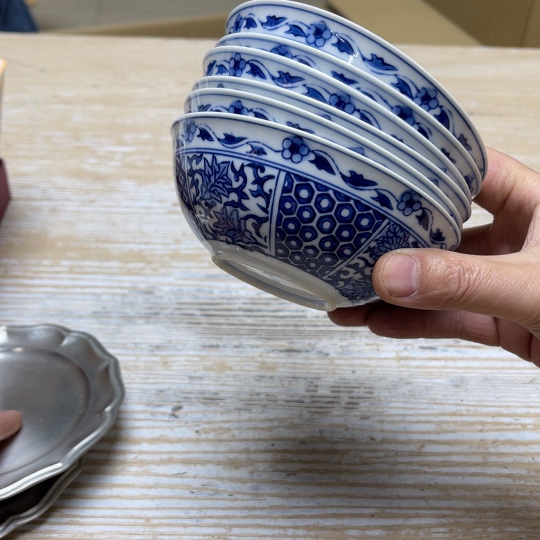 瓷片l****七密密麻麻地排列着一个