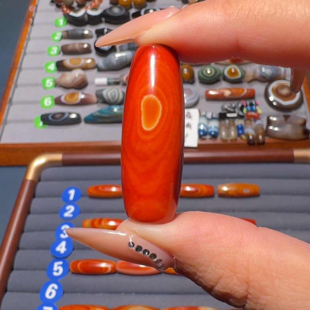 小***红玛瑙/玉髓未镶嵌珠宝半成品