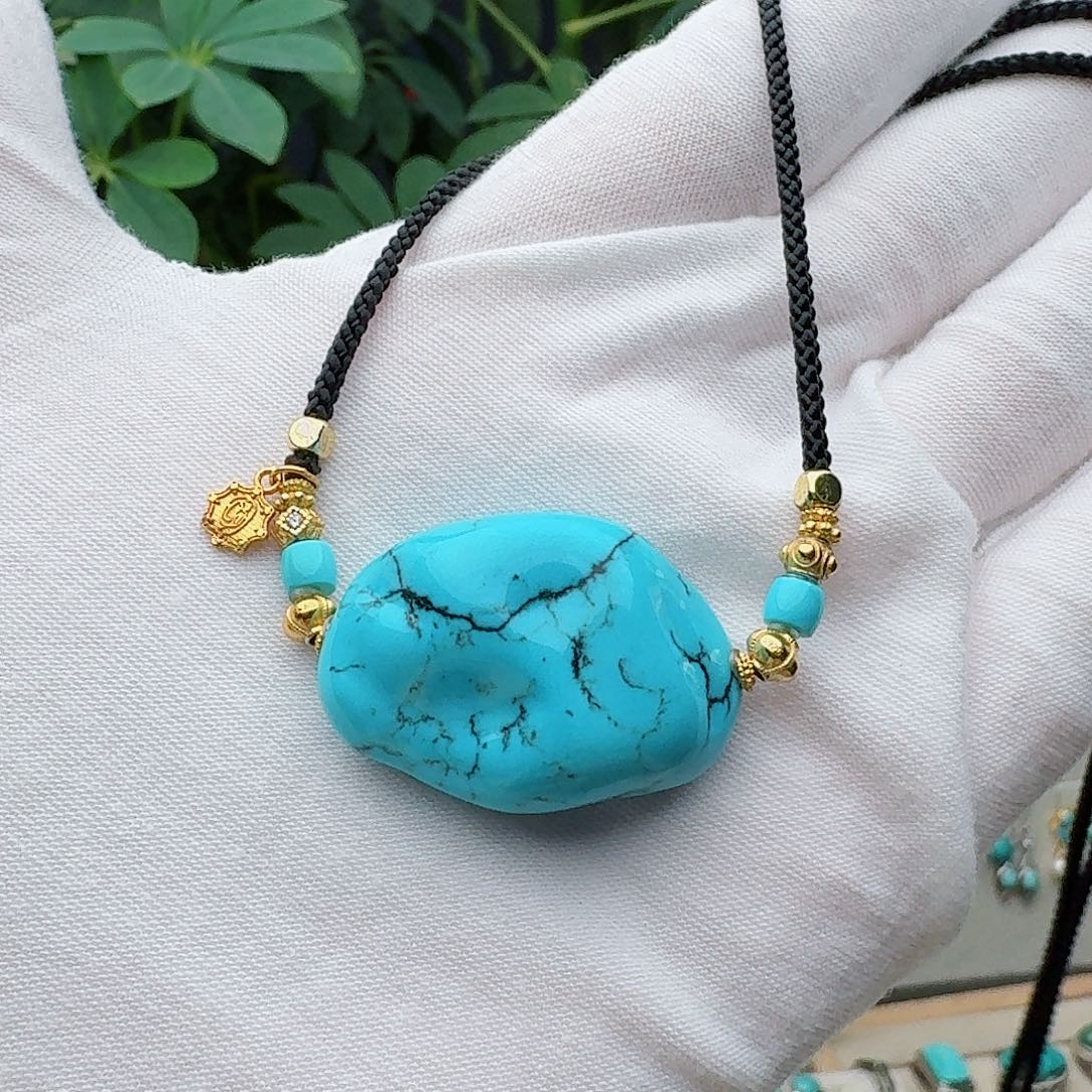 绿松石未镶嵌颈饰吊坠