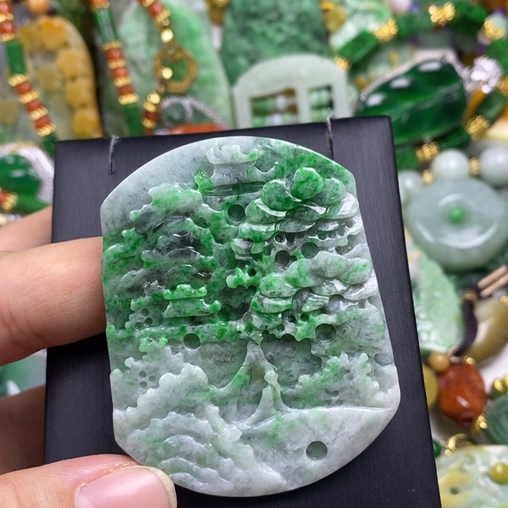 翡翠未镶嵌吊坠(赠链)