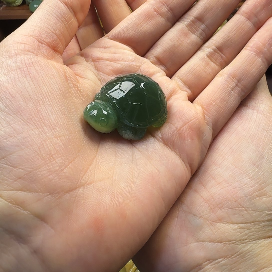 沥***秋蛇纹石玉未镶嵌颈饰