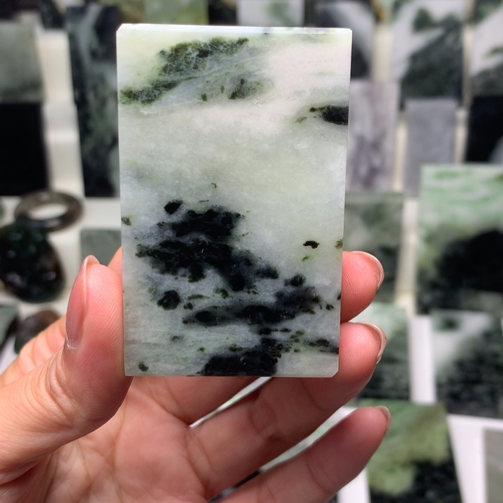 独山玉颈饰未镶嵌