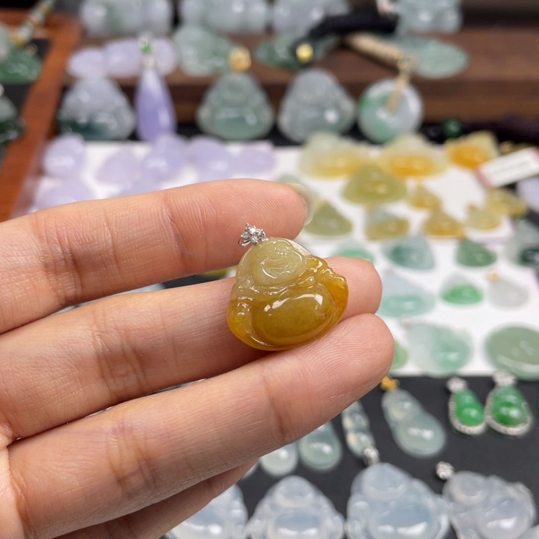 翡翠未镶嵌颈饰佛