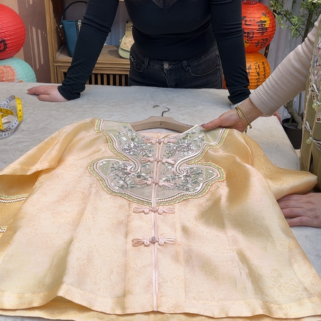 刺绣欧根纱上衣106成衣胸围