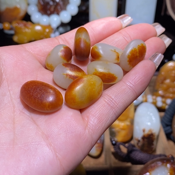 和田玉颈饰未镶嵌赏*人