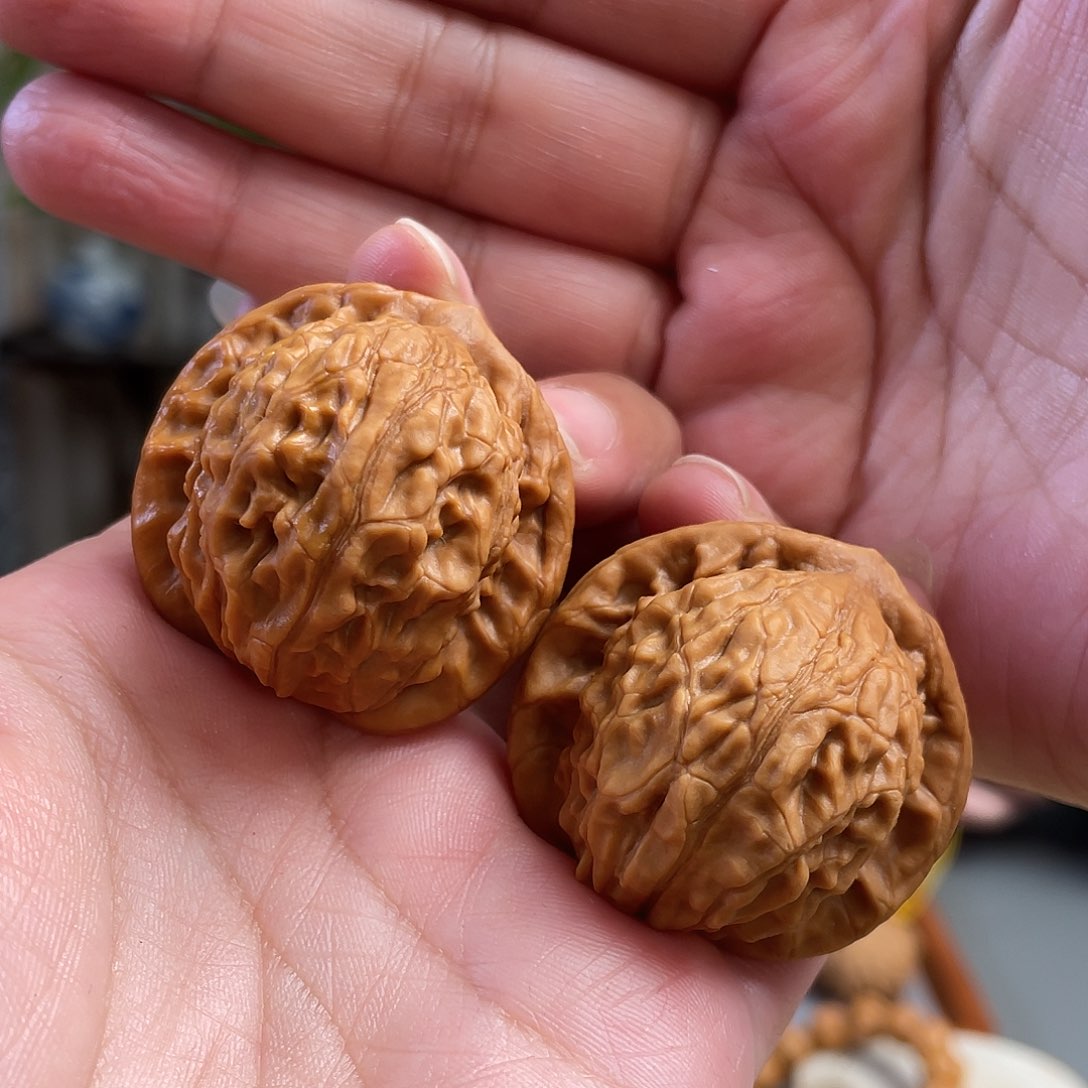 桃核把件39×38尺西北大红袍CN01329（单只蹭尖）