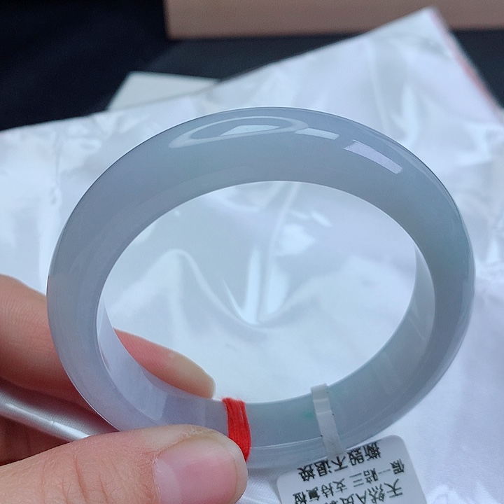 翡翠手镯未镶嵌55圈口