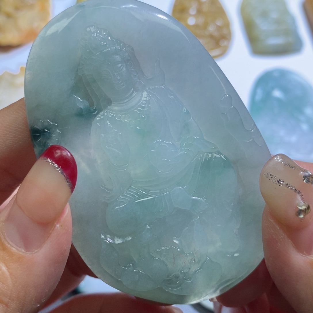 翡翠颈饰未镶嵌观音