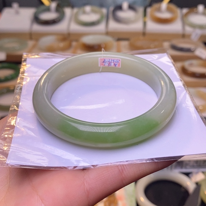 和田玉手镯未镶嵌56