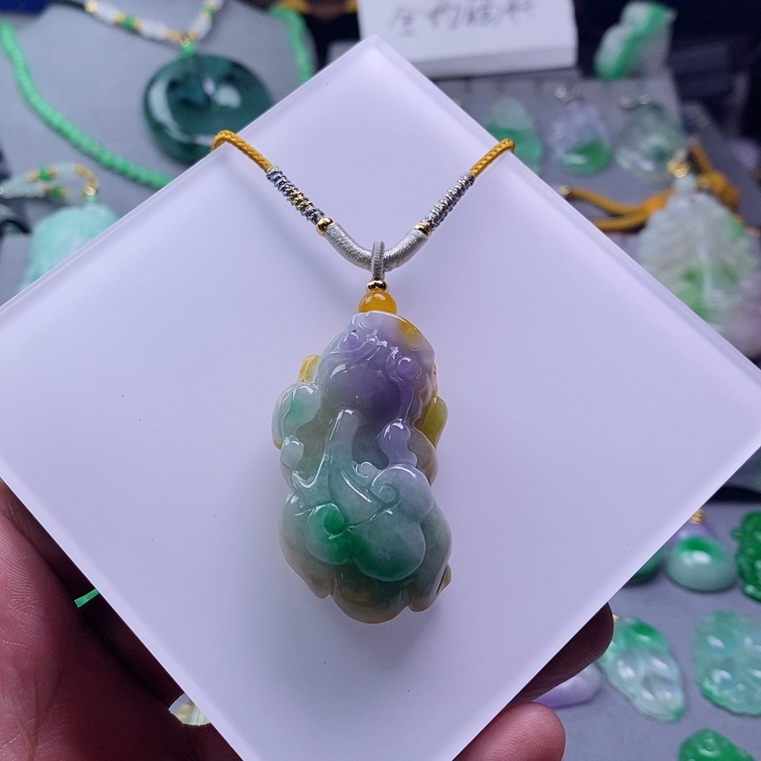 翡翠未镶嵌吊坠(赠链)