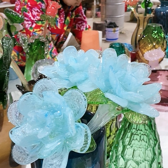 琉璃花瓶高45厘米宽9厘米