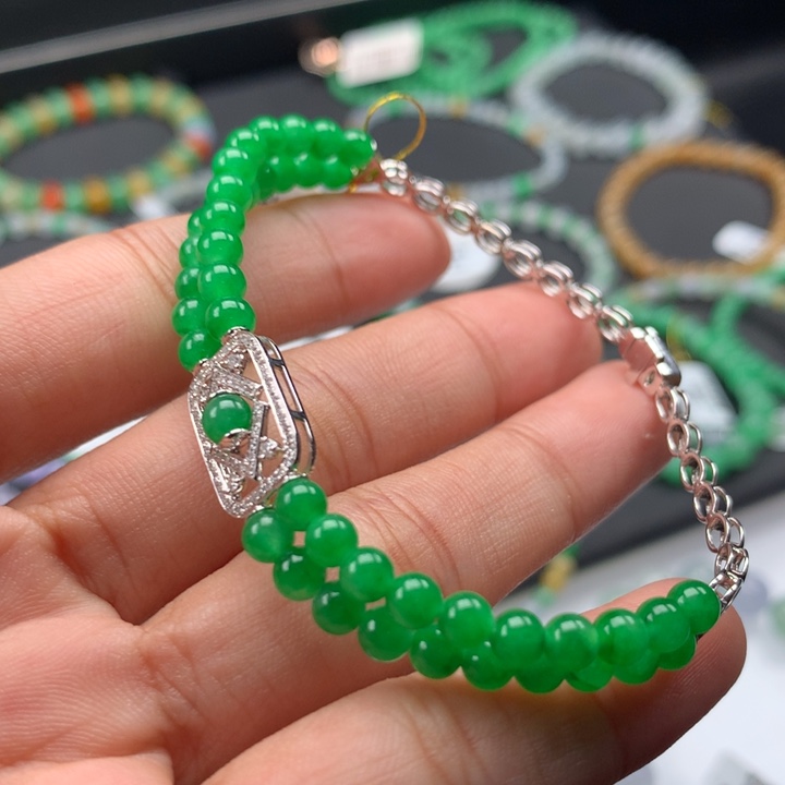 翡翠手镯未镶嵌卡