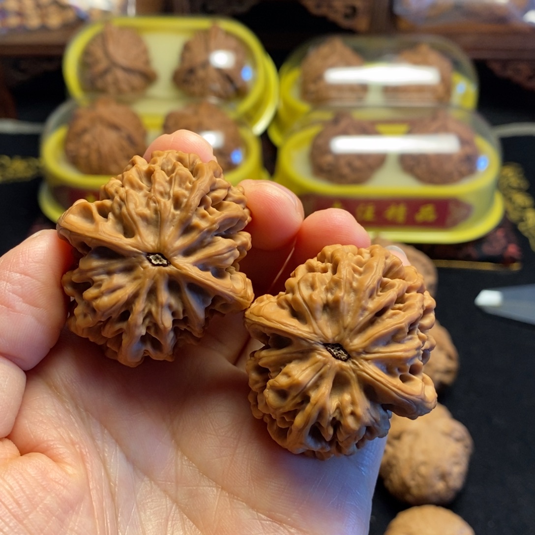 易***把件桃核秦闷狮子头39