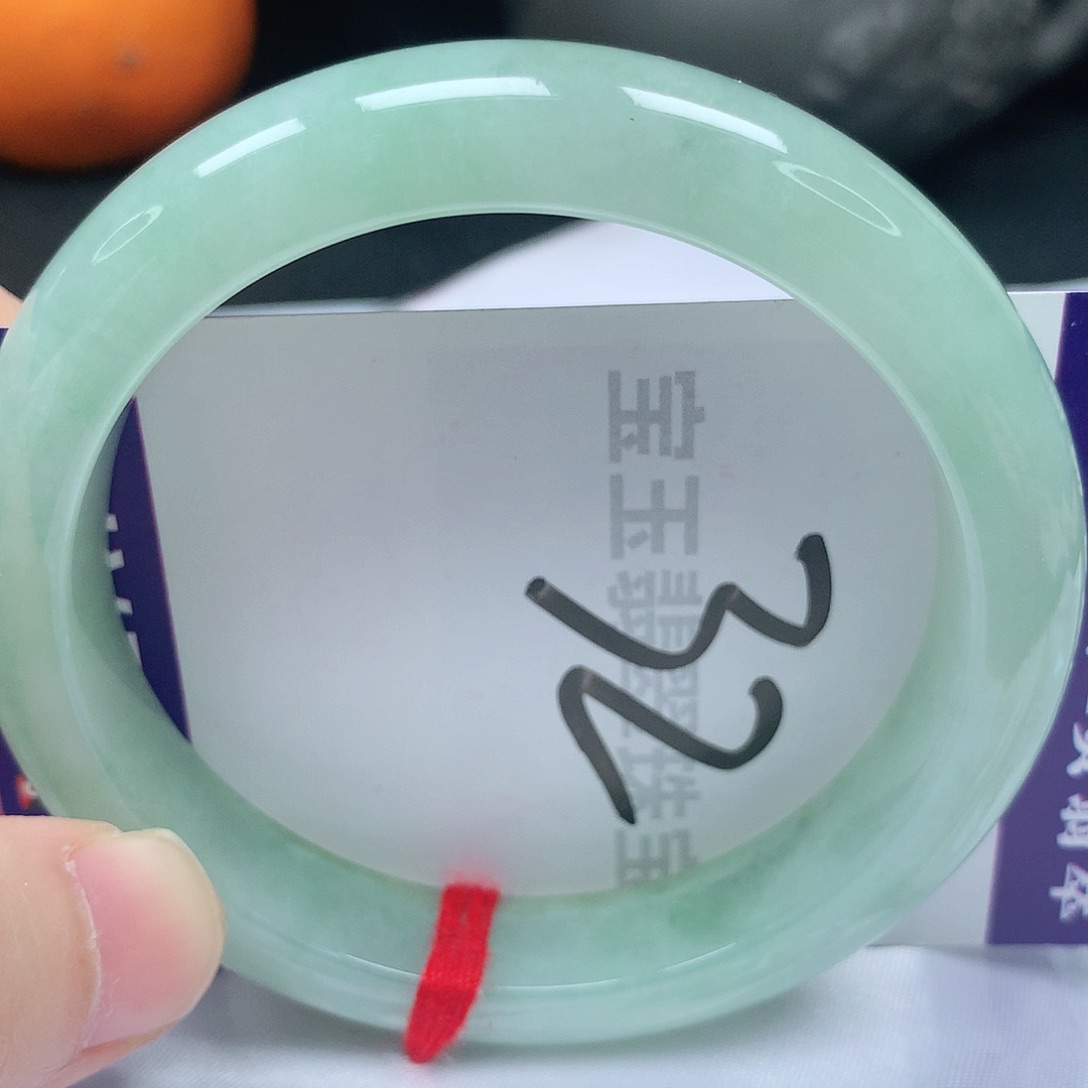 翡翠手镯未镶嵌56圈口