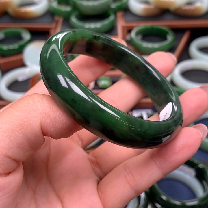 和田玉（碧玉）手镯未镶嵌