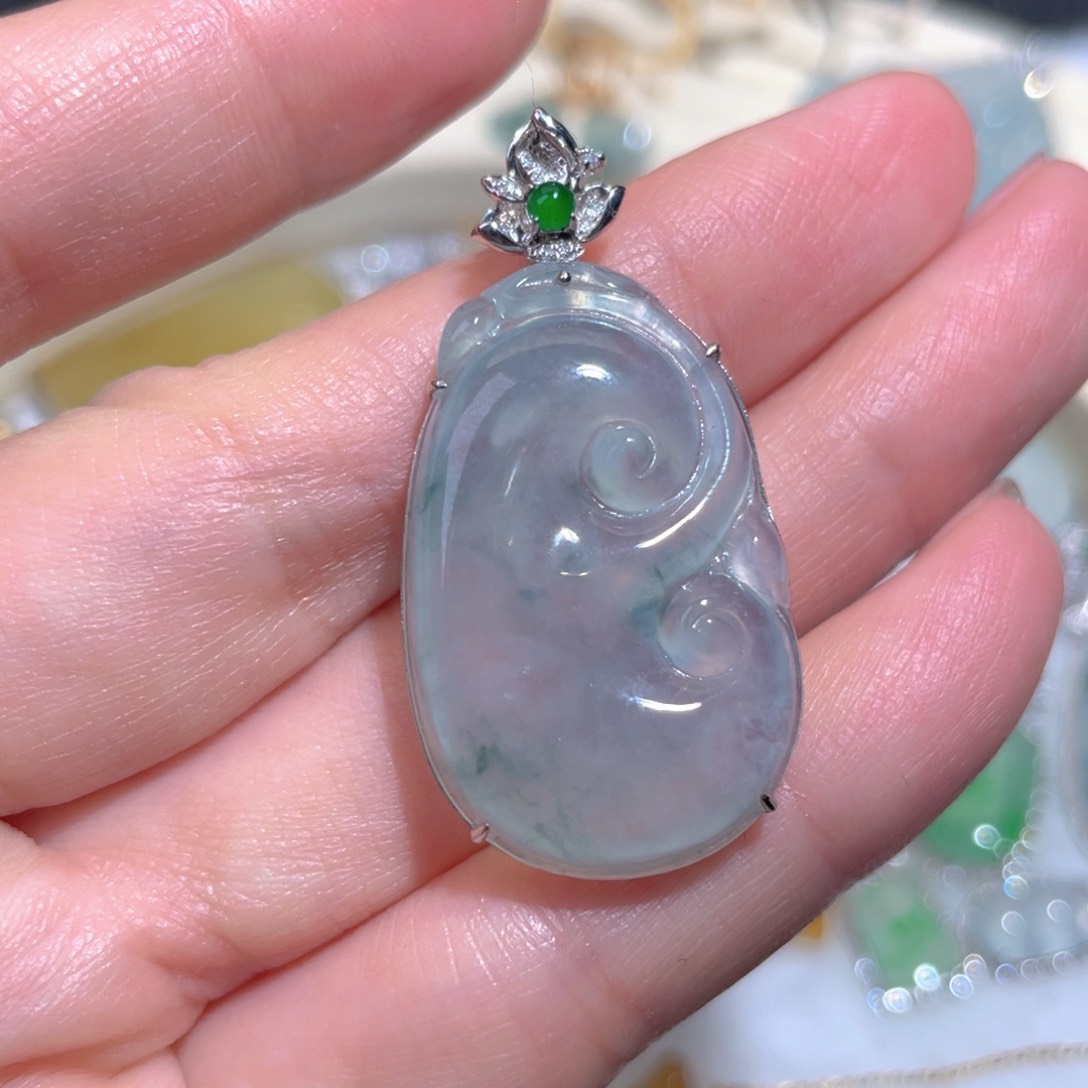 翡翠颈饰18K金镶嵌翡翠