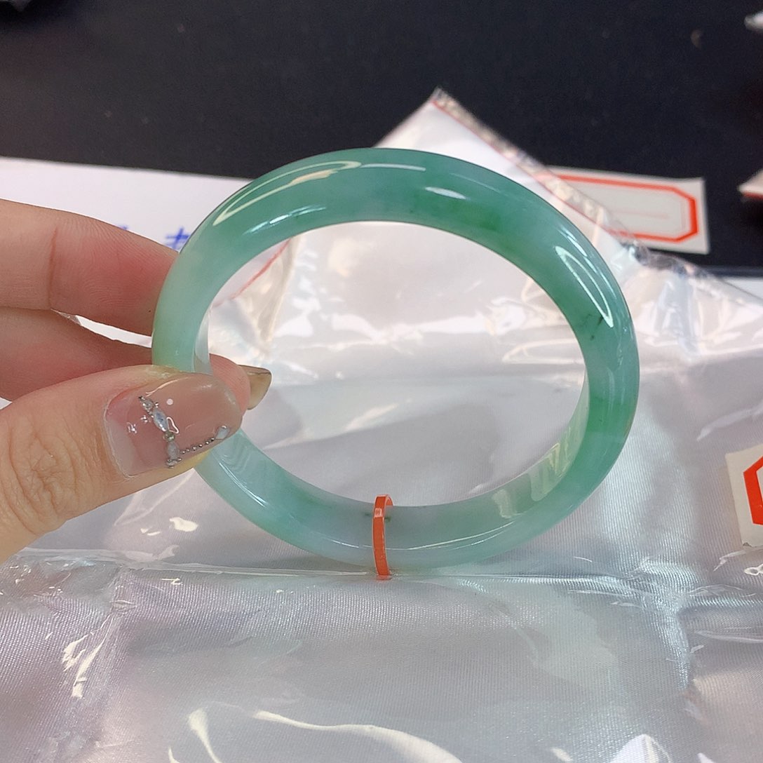 翡翠手镯未镶嵌天然翡翠A货027