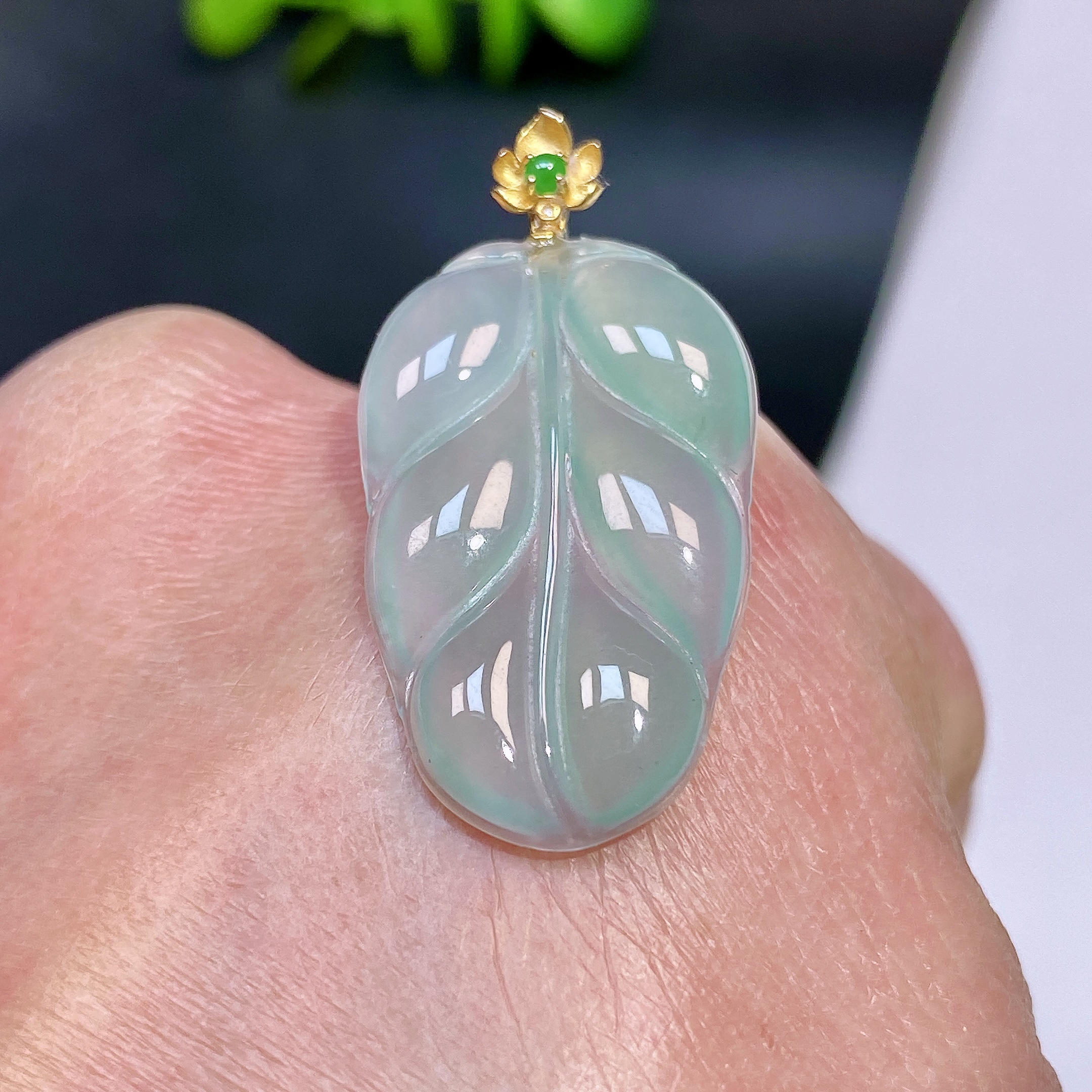 高冰种翡翠晴水蓝起胶叶子吊坠 缅甸天然翡翠A货 28.5-17.4-3.5mm