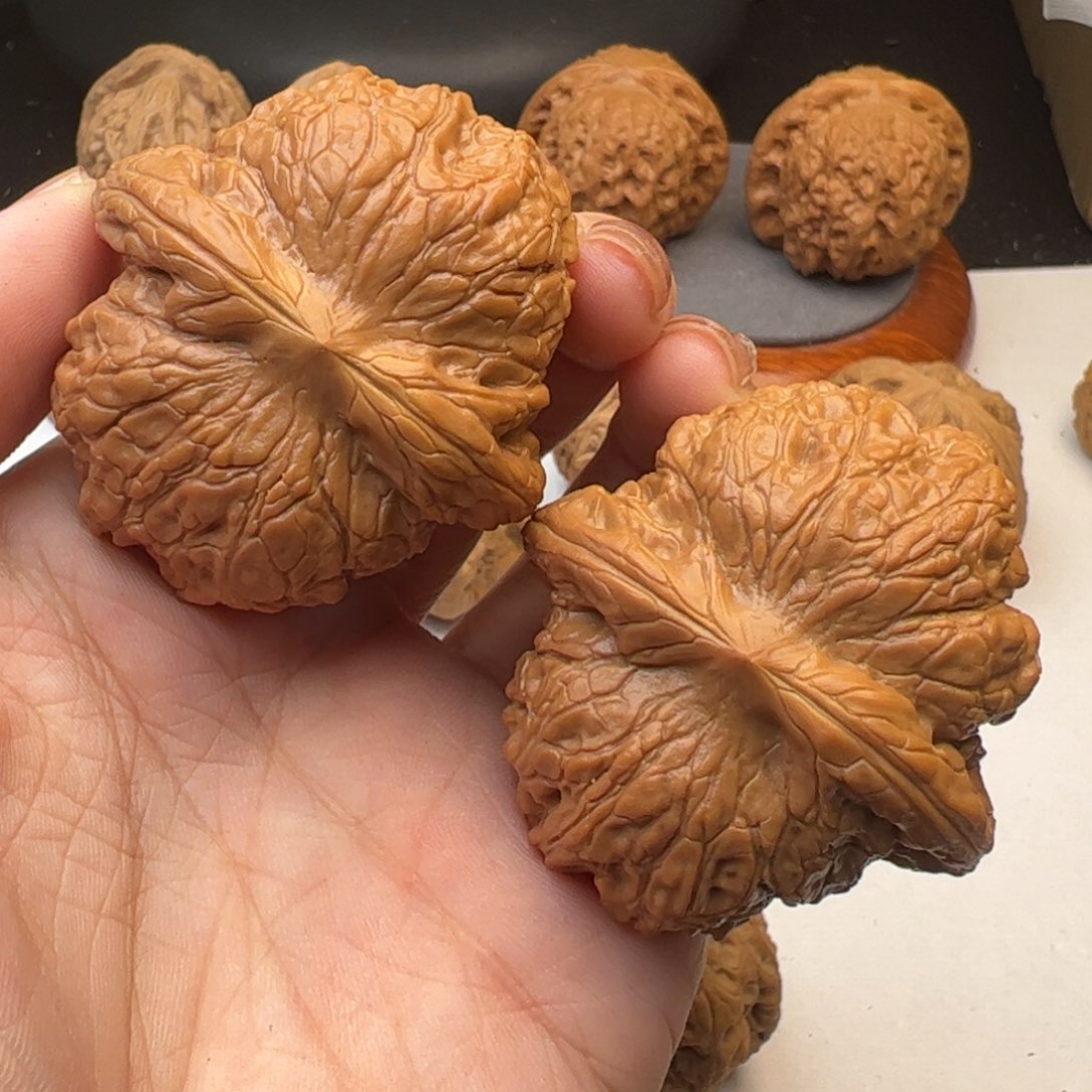 文玩核桃吊坠9****y血麒麟