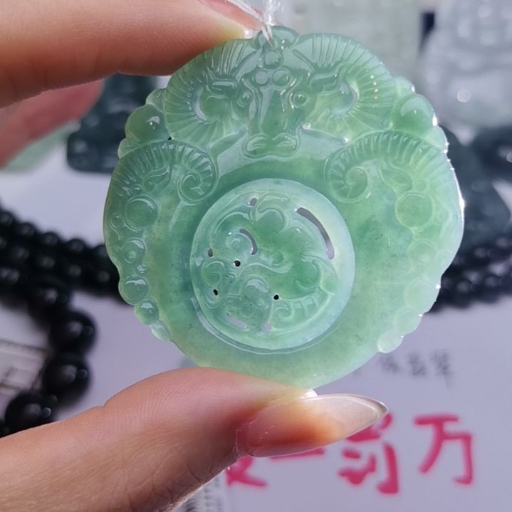 翡翠颈饰未镶嵌天然的A货翡翠多样性发货