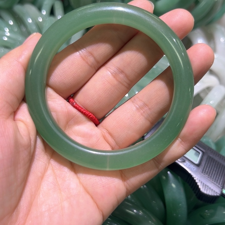 石英质玉未镶嵌手镯