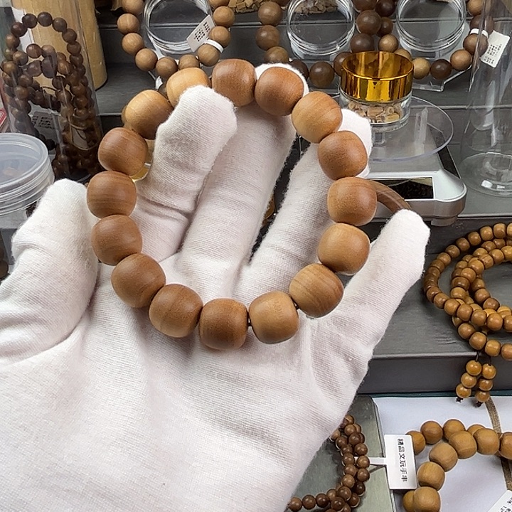 秦***敌檀香木1.3x1.4老型珠横纹