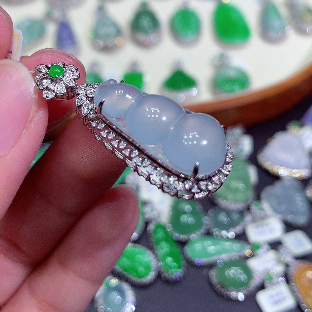 翡翠吊坠(不含链)18K金镶嵌