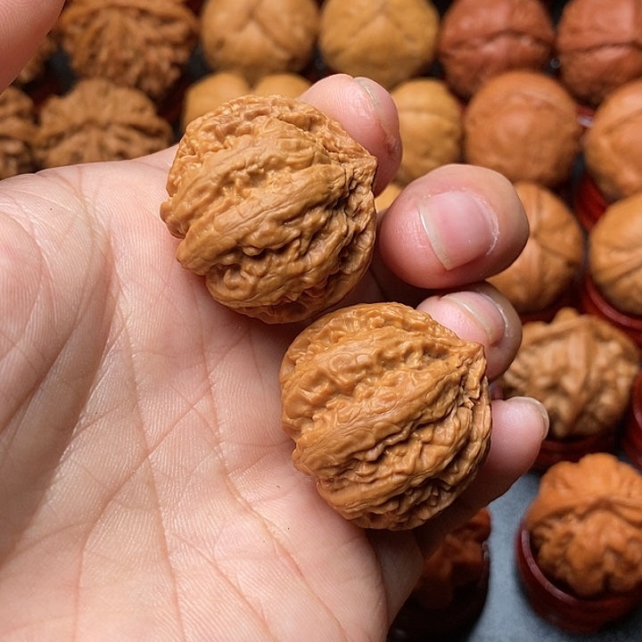 枫****文玩核桃吊坠粗筋