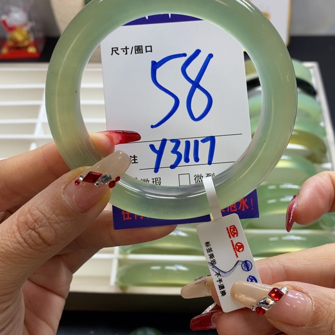蛇纹石玉手镯未镶嵌