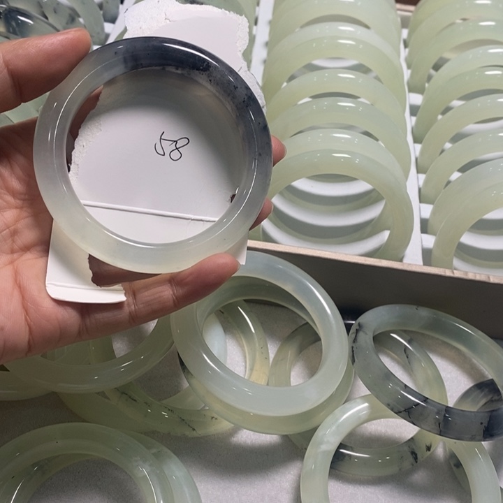 岫玉未镶嵌手镯（圆镯）