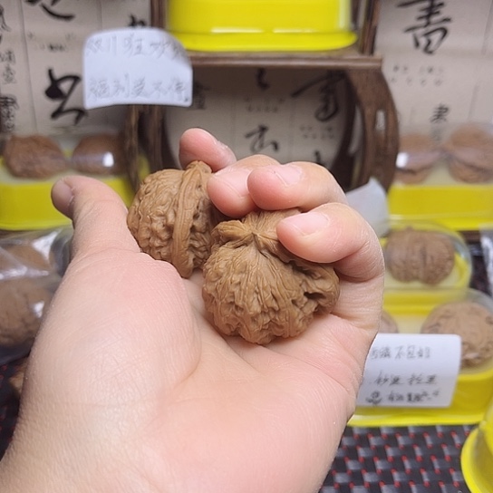 Z***.吊坠文玩核桃白狮