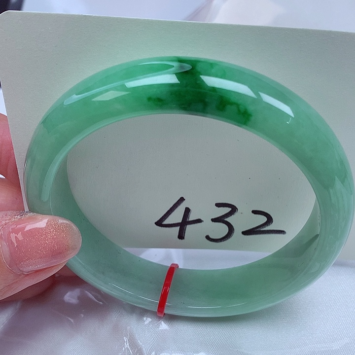 翡翠手镯未镶嵌翡翠