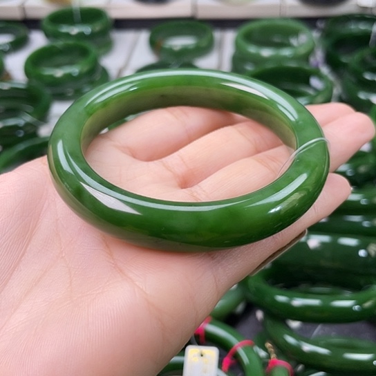 和田玉（碧玉）未镶嵌手镯