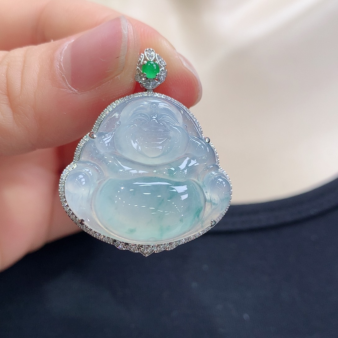 翡翠18K金镶嵌颈饰佛公