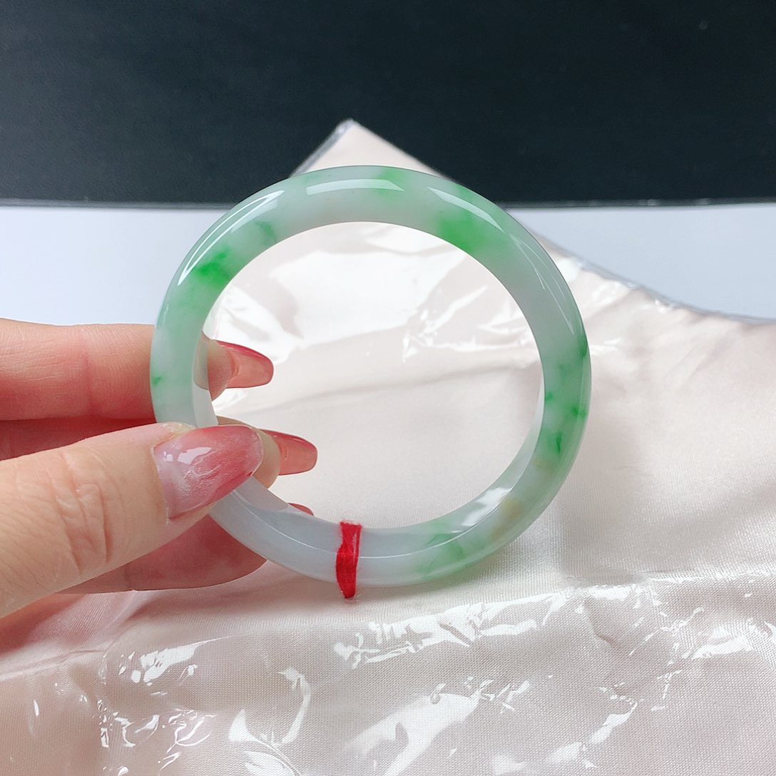 翡翠手镯未镶嵌翡翠052