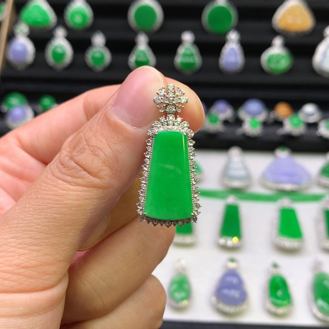 翡翠吊坠(不含链)18K金镶嵌