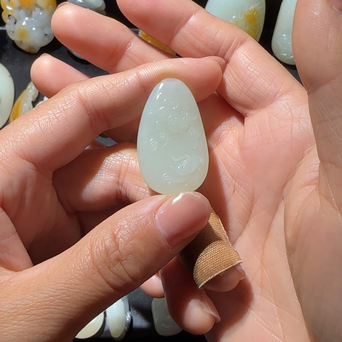 和田玉颈饰未镶嵌满*