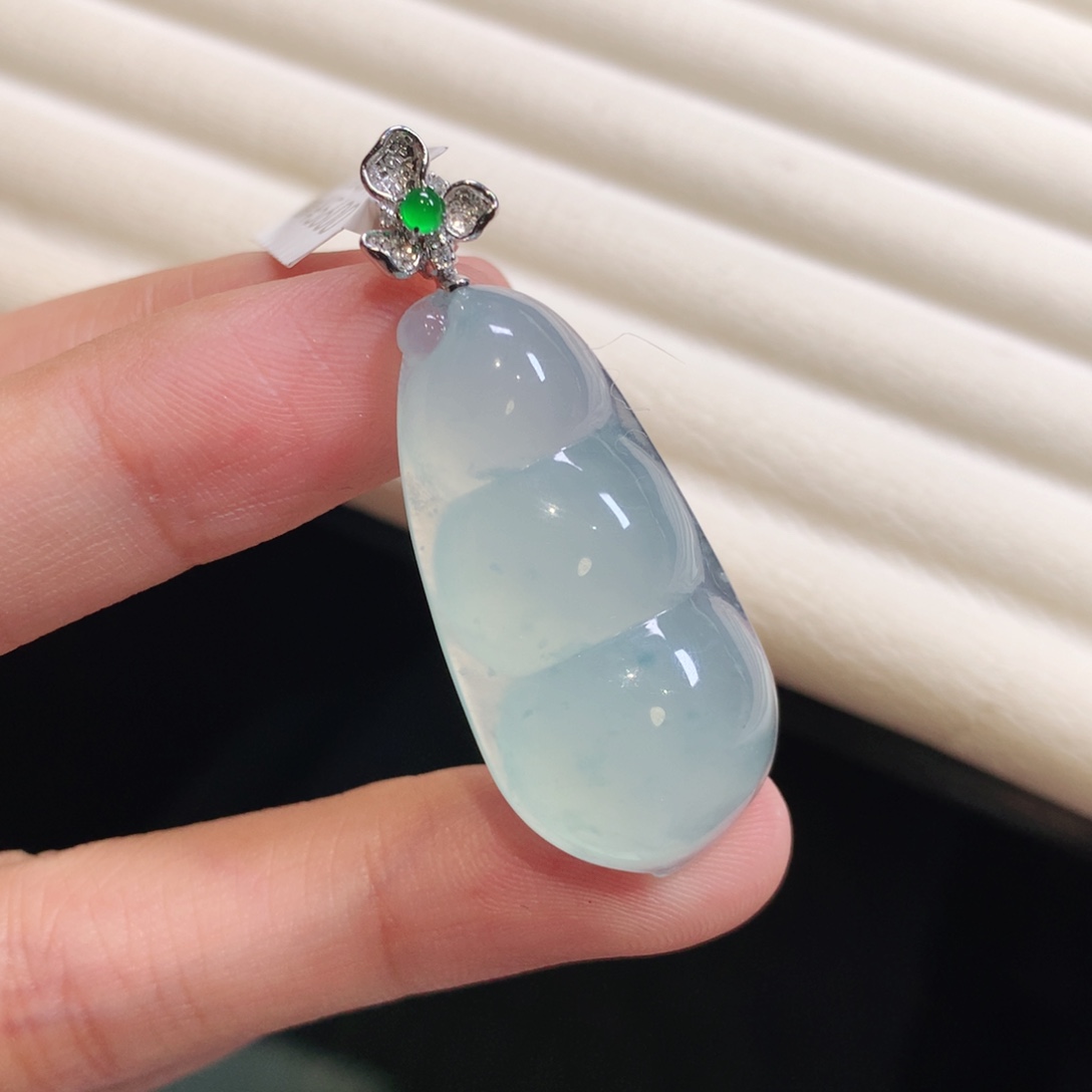 翡翠颈饰18K金镶嵌福豆