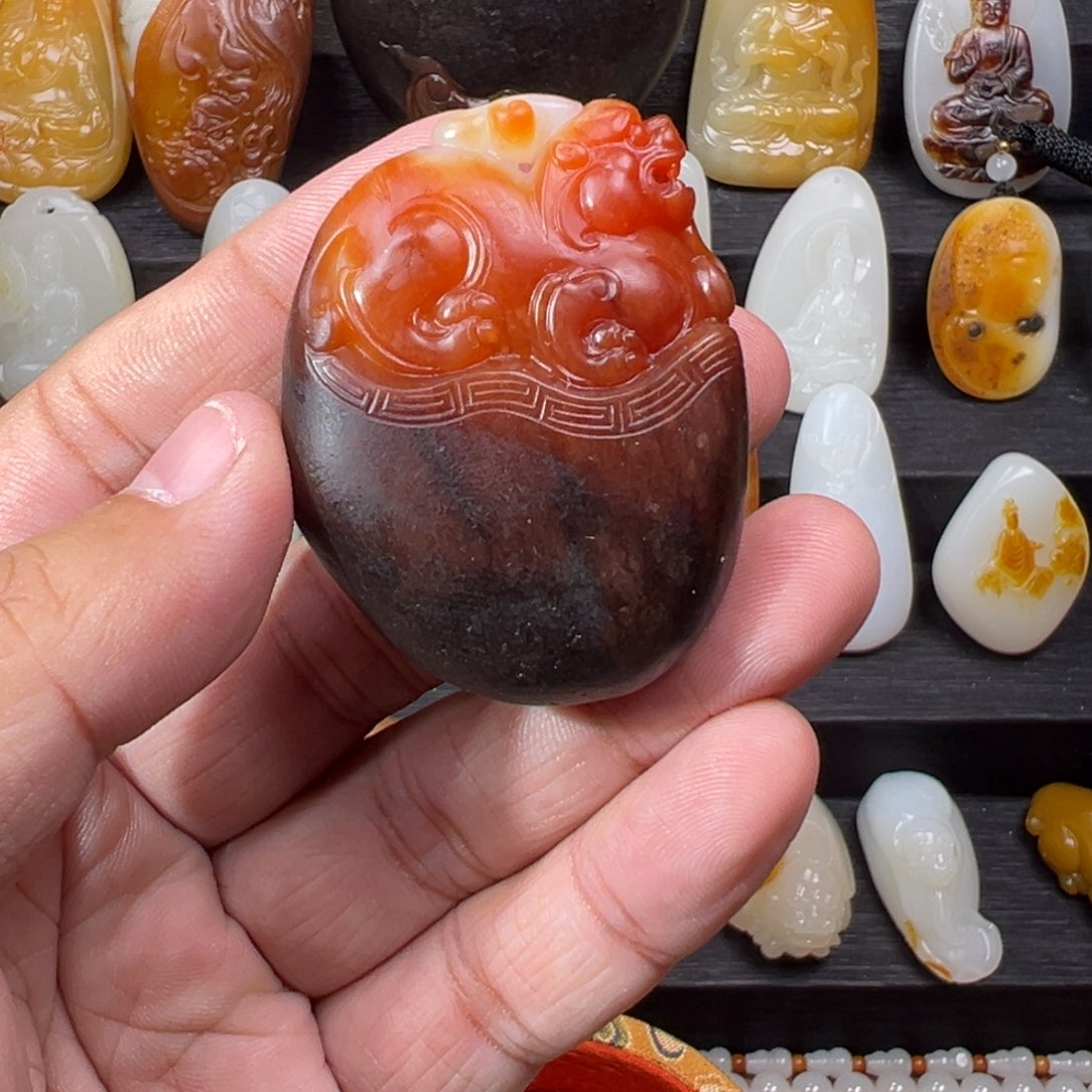 和田玉颈饰未镶嵌知**L