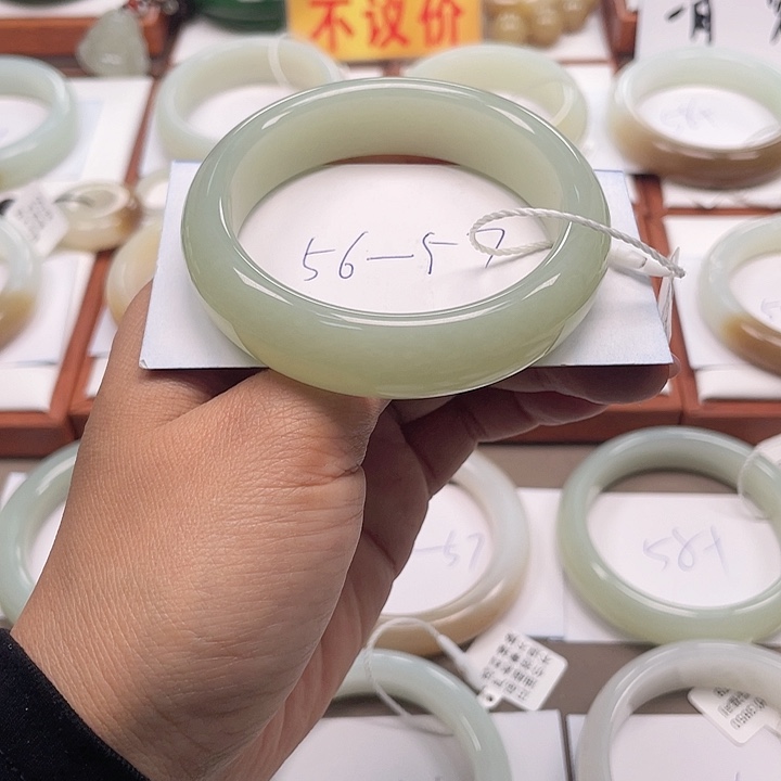 未镶嵌手镯和田玉