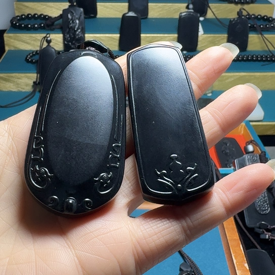 ****成和田玉未镶嵌颈饰