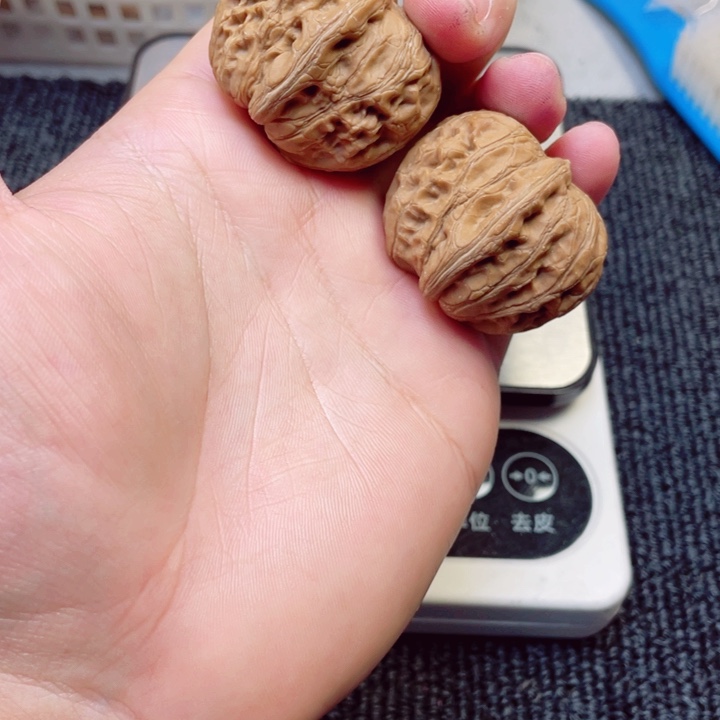 睿***r文玩核桃吊坠水尖